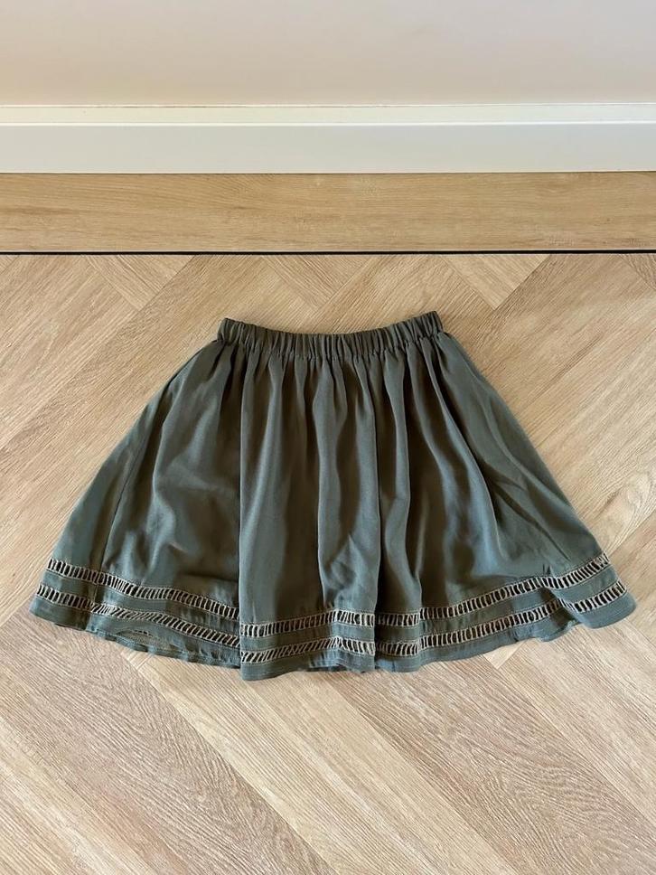 Z.g.a.n. Legergroen rokje met plooien, Nikkie, maat XS / 34, Kleding | Dames, Rokken, Zo goed als nieuw, Maat 34 (XS) of kleiner