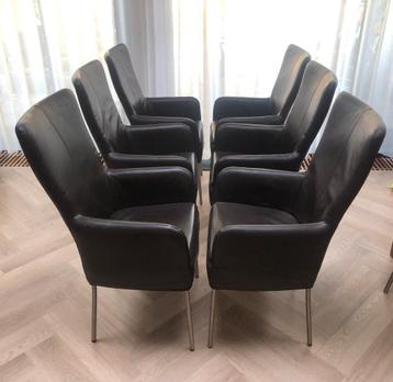 6 zacht leder eetkamerstoelen beschikbaar voor biedingen