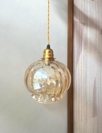 Vintage glazen hanglamp beschikbaar voor biedingen