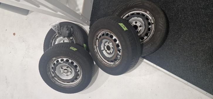 Stalen velgen VW Caddy incl. goede Vredestein banden, Auto-onderdelen, Banden en Velgen, Banden en Velgen, Winterbanden, 15 inch