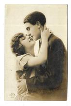 M33 militair gelopen  verliefd stelletje, Ophalen of Verzenden, 1920 tot 1940, Gelopen, Noord-Holland