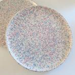 2 gespikkelde dinerborden - 23.5 cm, Antiek en Kunst, Ophalen of Verzenden