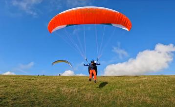 Paraglider Scherm Gezocht voor groundhandeling/soaring beschikbaar voor biedingen