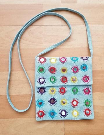 Klein blauw tasje met spiegeltjes borduursels Ibiza style beschikbaar voor biedingen