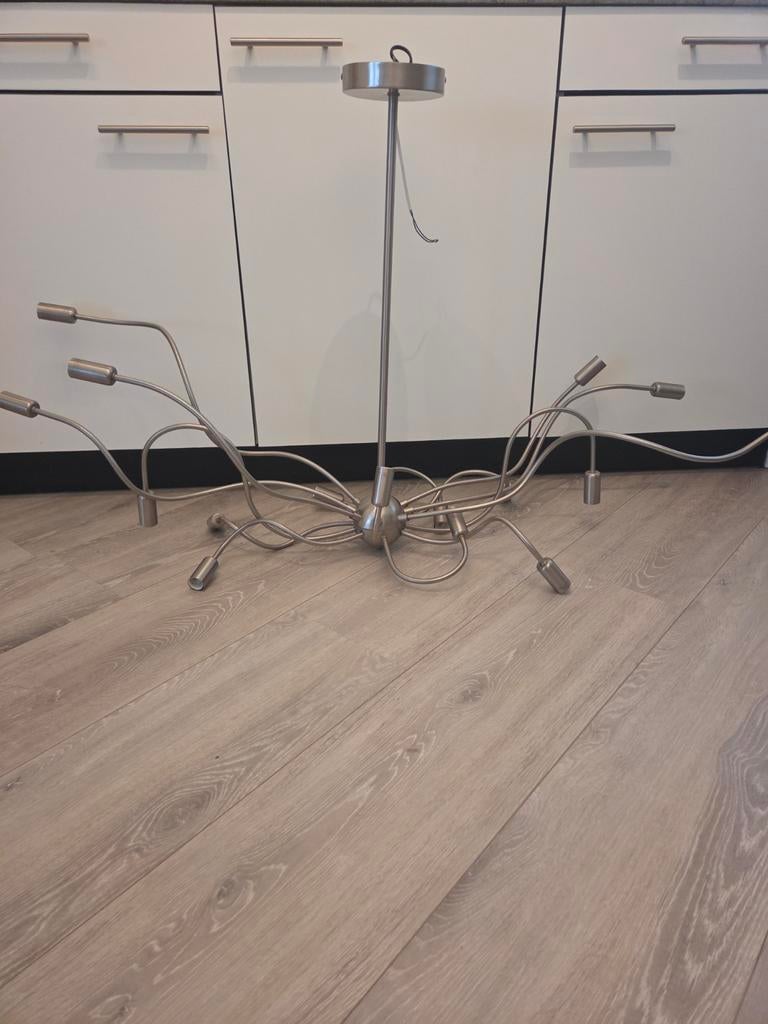 Zilveren hanglamp met  bijbehorende  bolletjes/ peertjes, Huis en Inrichting, Lampen | Hanglampen, Ophalen, Nieuw, Modern, Metaal