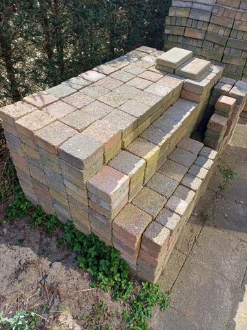 Cobblestones, vierkante stenen, twee formaten, plm 5m2 beschikbaar voor biedingen