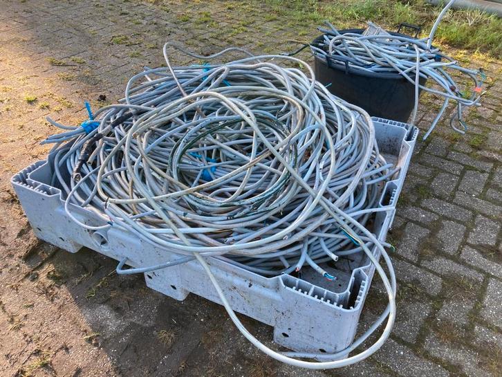 Kabels vele meters (totaal 550 + meter), Doe-het-zelf en Verbouw, Elektra en Kabels, Gebruikt, Kabel of Snoer, Ophalen