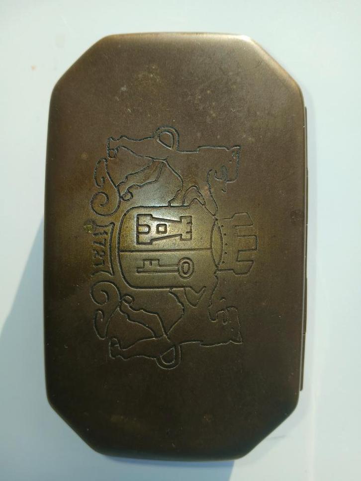 Antieke Tabaksdoos 1721 met Leeuwen en Wapen, Antiek en Kunst, Antiek | Koper en Brons, Ophalen of Verzenden