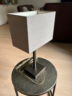 Tafellamp met taupe kleur lampenkamp en bronzen voet, Ophalen, Zo goed als nieuw, Minder dan 50 cm