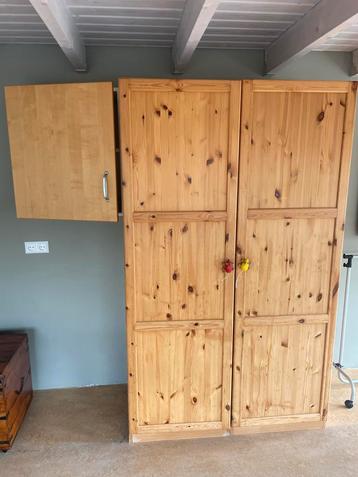 IKEA Pax Kledingkasten - 2 stuks en een klein kastje beschikbaar voor biedingen