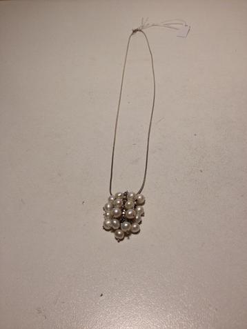 zilveren kettinkje met hanger parels beschikbaar voor biedingen
