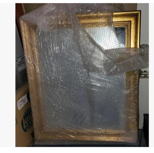 spiegel in houten sierlijst gouden kleur, gemaakt als antiek, Huis en Inrichting, Woonaccessoires | Spiegels, Nieuw, Rechthoekig