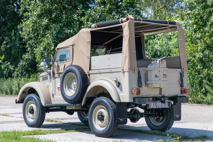 GAZ 1958 Bruin, Auto's, Overige Auto's, Particulier, 4x4, Benzine, Cabriolet, Geïmporteerd, Bruin, Beige, Leder, Dealer onderhouden