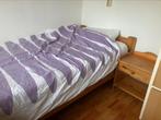 Te koop : éénpersoons grenen bed met nachtkastje en matras, Huis en Inrichting, Slaapkamer | Complete slaapkamers, Ophalen, Zo goed als nieuw