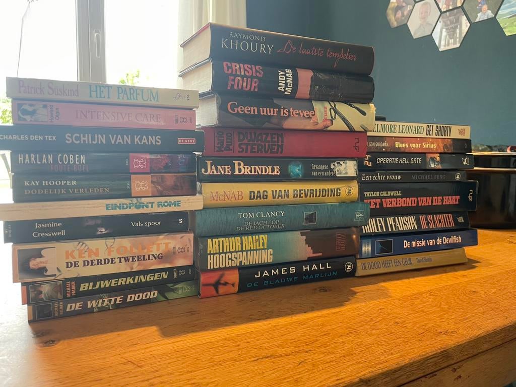 Hele stapel thrillers (los of samen te koop), Boeken, Ophalen, Gelezen