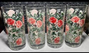 4 Longdrink glazen met rondom rozen. Hoogte 14 cm. beschikbaar voor biedingen