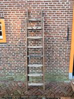 Antieke houten ladder, Ophalen