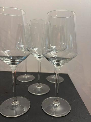 Mooie Wijnglazen Set + corkscrew beschikbaar voor biedingen