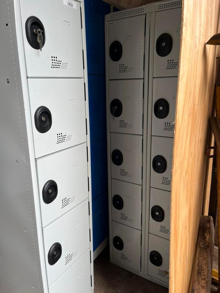 Lockerkasten kleding kast grijs 5 en 10 vakken 1 deurs kast, Huis en Inrichting, Kasten | Lockerkasten, Zo goed als nieuw, Ophalen