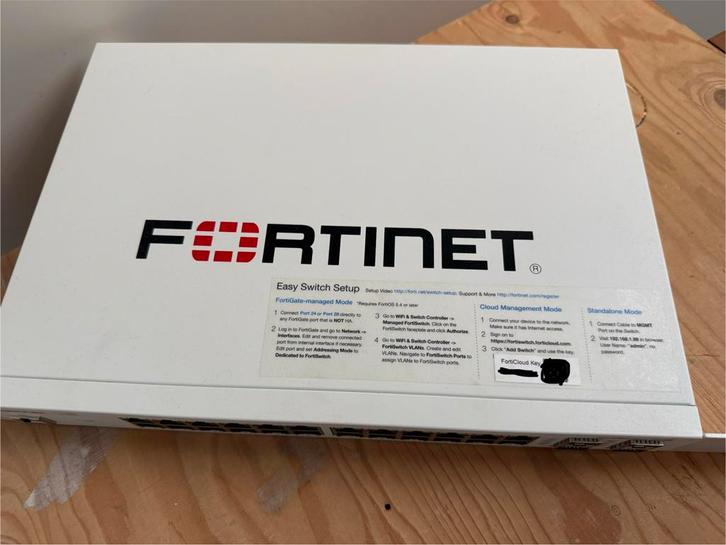 Fortinet FortiSwitch-224E - Netwerk Switch, Computers en Software, Netwerk switches, Gebruikt, Ophalen of Verzenden
