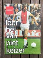 Leer het van Piet Keizer voetbalboek in striptekeningen AJAX, Verzamelen, Ophalen of Verzenden, Zo goed als nieuw, Ajax