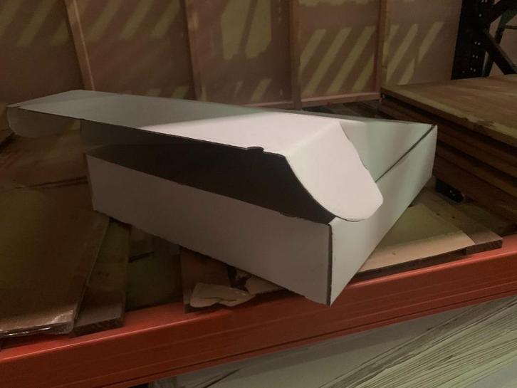 Inpak dozen (5), Diversen, Cadeaupapier, Nieuw, Ophalen