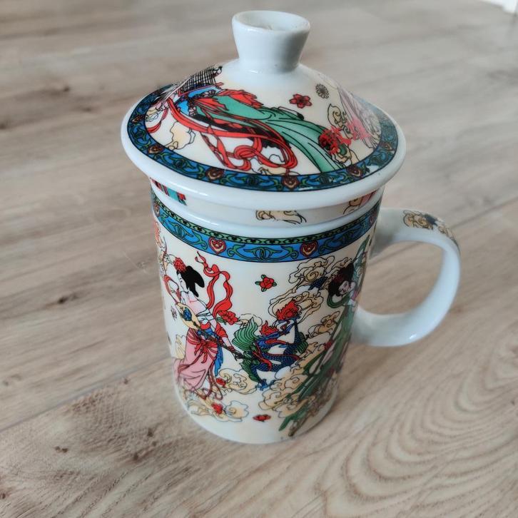 Japanse keramische theekop met ingebouwde infuser en deksel, Huis en Inrichting, Keuken | Servies, Gebruikt, Kop(pen) en/of Schotel(s)