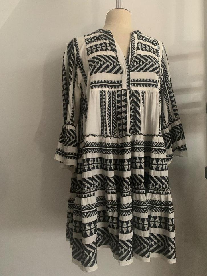 Devotion jurk wit/ beige zwart M= M/38 - L/40, Kleding | Dames, Jurken, Zo goed als nieuw, Maat 38/40 (M), Wit, Knielengte, Verzenden