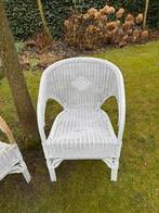 2 Witte Rotan Tuinstoelen - Stapelbaar, Huis en Inrichting, Stoelen, Gebruikt, Twee, Wit, Riet of Rotan