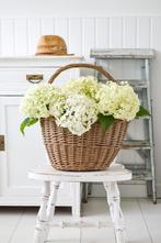 Oude rieten mand | Bobbie’s Home, Huis en Inrichting, Woonaccessoires | Schalen en Manden, Ophalen of Verzenden, Zo goed als nieuw