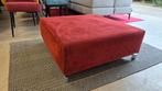 Rode alcantara Leolux model faya lobi design hocker, Huis en Inrichting, Banken | Voetenbanken en Poefen, Overige materialen, Modern design