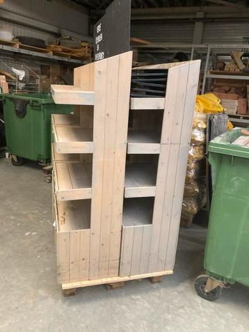Houten Winkelstelling met Krijtbord - Gebruikt beschikbaar voor biedingen