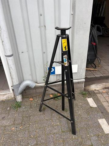 2x hoge assteunen beschikbaar voor biedingen