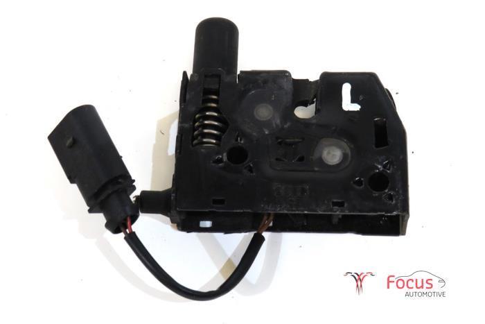 Slotmechaniek Motorkap van een Audi A1, Auto-onderdelen, Carrosserie en Plaatwerk, Audi, Gebruikt, 6 maanden garantie, 12 maanden garantie