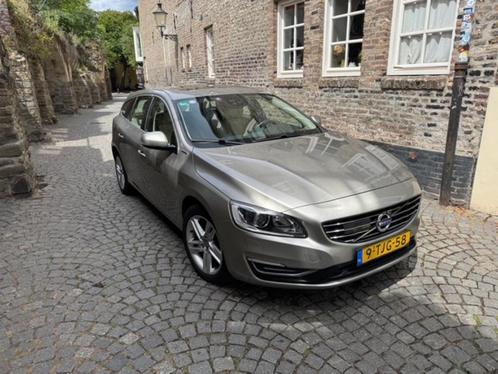 Volvo V60 D6 215pk Plug-in Hybrid 2014 Champagne 1e eigenaar, Auto's, Volvo, Particulier, V60, 4x4, ABS, Achteruitrijcamera, Adaptive Cruise Control