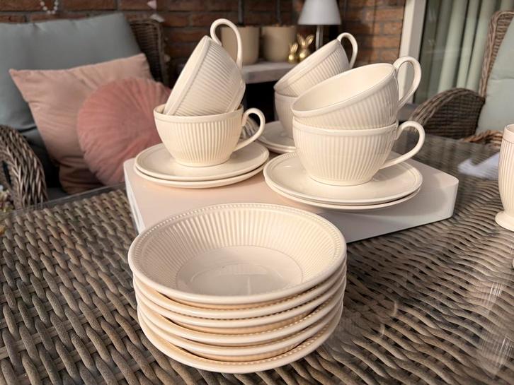 Wedgwood Windsor servies – volledig en vrijwel nieuw, Huis en Inrichting, Keuken | Servies, Zo goed als nieuw, Kop(pen) en/of Schotel(s)