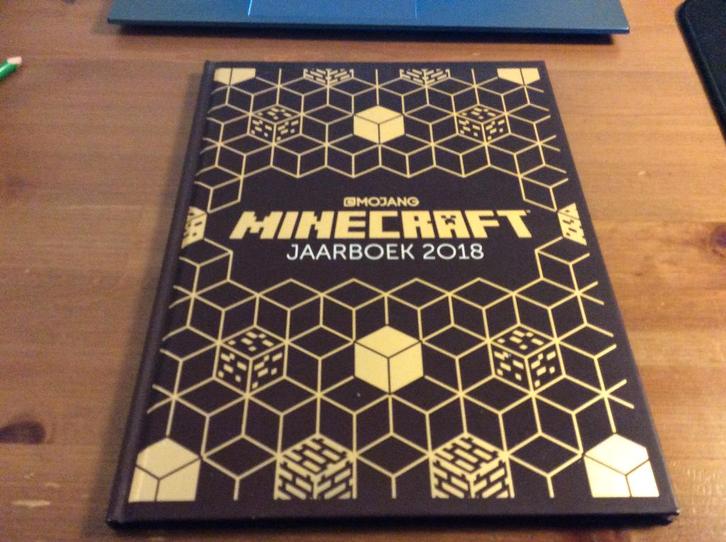 Mojang Minecraft jaarboek 2018. hardcover, Boeken, Hobby en Vrije tijd, Zo goed als nieuw, Overige onderwerpen, Ophalen of Verzenden