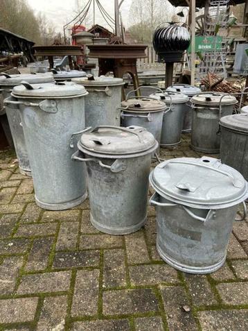 Zinken vuilnisemmers / vuilnisbakken / prullenbakken te koop beschikbaar voor biedingen