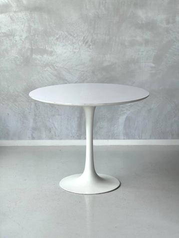 Arkana eettafel tulip vintage Maurice Burke eetkamertafel  beschikbaar voor biedingen