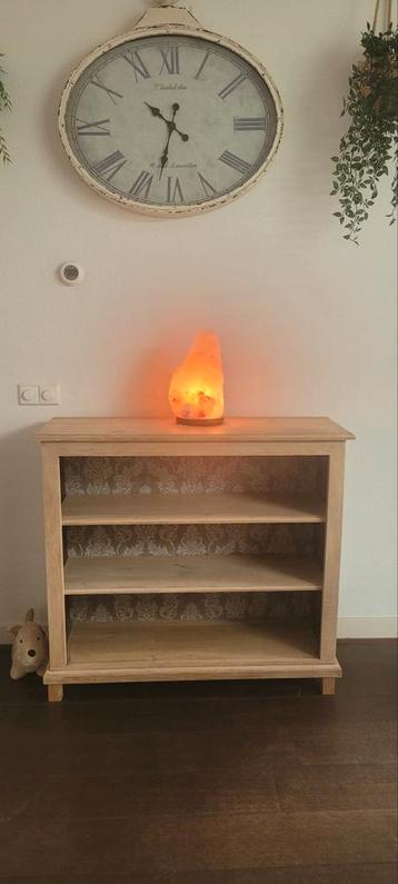 Kastjes massief hout beschikbaar voor biedingen
