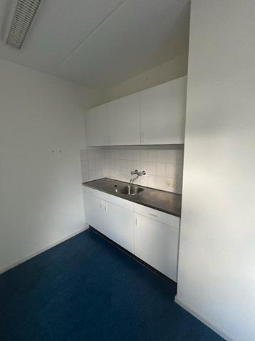 Wit Keukenblok H90×B180×D60 met kraan, bovenkasten en wasbak beschikbaar voor biedingen