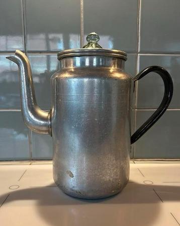 Antieke Koffie / Thee Pot beschikbaar voor biedingen