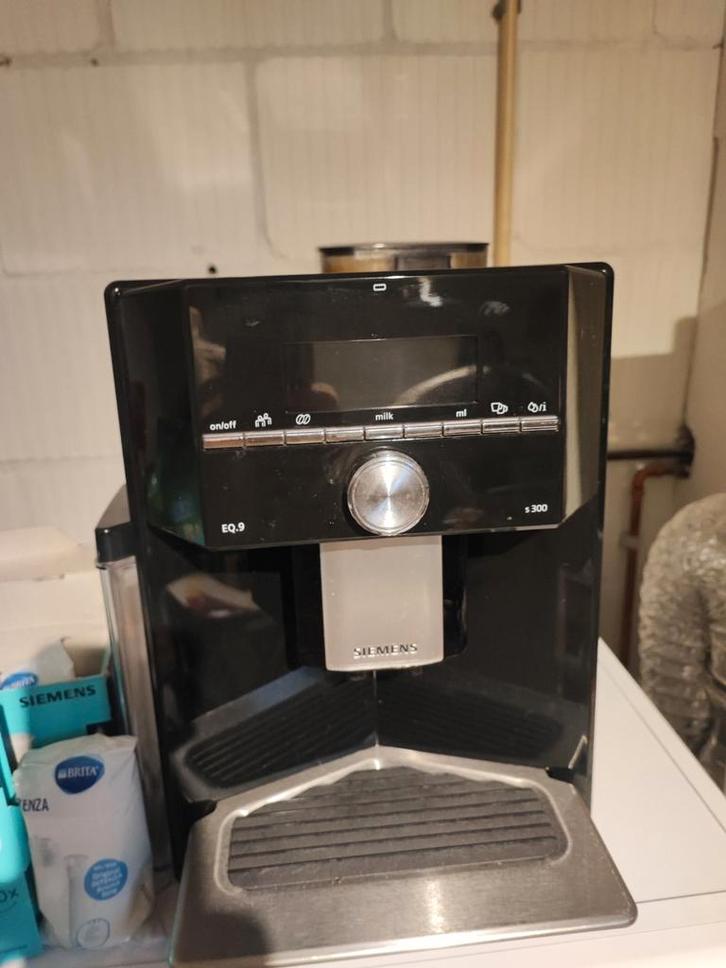 Siemens EQ 9 s300, Witgoed en Apparatuur, Koffiezetapparaten, Zo goed als nieuw, Koffiebonen, Koffiemachine, Afneembaar waterreservoir