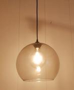 Prachtige design glazen hanglamp met een ronde kap (Nieuw), Design, Ophalen of Verzenden, 75 cm of meer, Glas
