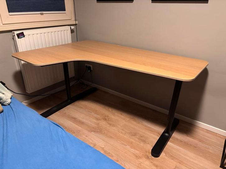 Bureau Ikea Bekant 160x110 in hoogte verstelbaar, Huis en Inrichting, Bureaus, Gebruikt, Bureau, In hoogte verstelbaar, Ophalen