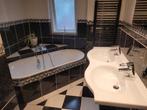 GRATIS badkamermeubel, bad, spiegel, verwarmingselement etc, Huis en Inrichting, Badkamer | Complete badkamers, Gebruikt, Ophalen