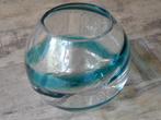 Handgeblazen glazen bol vaas van Bijenkorf, Huis en Inrichting, Woonaccessoires | Vazen, Minder dan 50 cm, Glas, Blauw, Ophalen of Verzenden