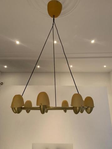 Hanglamp goudkleurig met 8 matglazen gele kelkjes retro beschikbaar voor biedingen
