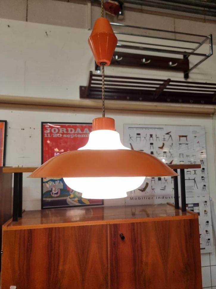 Vintage hanglamp metaal en opaline jaren 60, Huis en Inrichting, Lampen | Hanglampen, Gebruikt, Minder dan 50 cm, Metaal, Ophalen of Verzenden