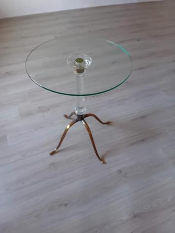 Mooi glazen bijzettafeltje met messingkleur voet moederdag beschikbaar voor biedingen